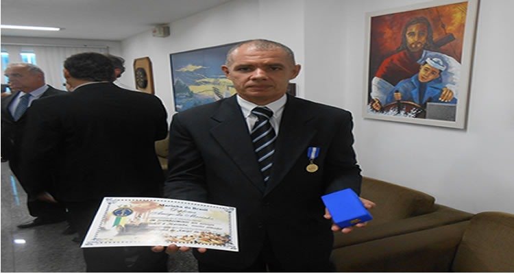 Investigador recebe homenagens na Marinha do Brasil
